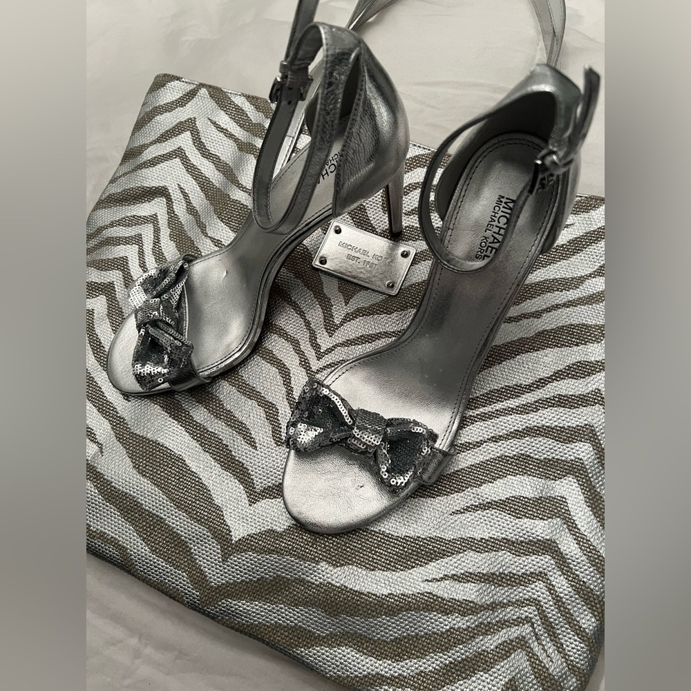 MICHAEL KORS Paris Silver Sequin Bow Ankle-Strap Sandals Heels Size 9 - Picture 15 of 16